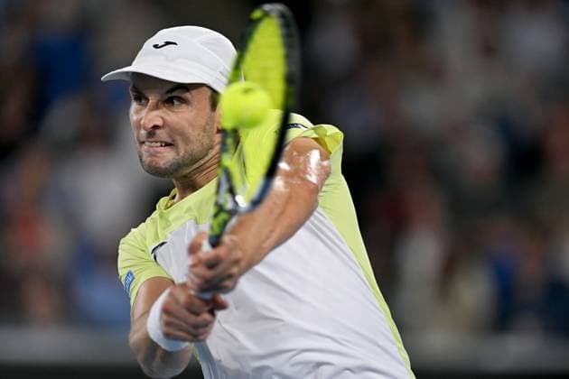 TENNIS AUSTRALIAN OPEN, Aleksandar Vukic of Australia returns during his round three match against Jack Draper of Great Britian during the 2025 Australian Open at Melbourne Park in Melbourne, Friday, January 17, 2025. ( NO ARCHIVING, EDITORIAL USE ONLY, NO USE IN BOOKS WITHOUT CONSENT MELBOURNE VICTORIA AUSTRALIA  Copyright: xLUKASxCOCHx 20250117178327505450