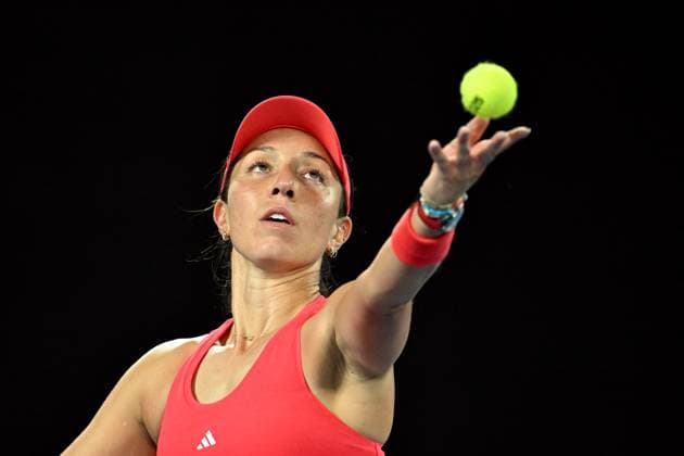 TENNIS AUSTRALIAN OPEN, Jessica Pegula of USA serves during her round three match against Olga Danilovic of Serbia during the 2025 Australian Open at Melbourne Park in Melbourne, Friday, January 17, 2025. ( NO ARCHIVING, EDITORIAL USE ONLY, NO USE IN BOOKS WITHOUT CONSENT MELBOURNE VICTORIA AUSTRALIA  Copyright: xJAMESxROSSx 20250117141491881450