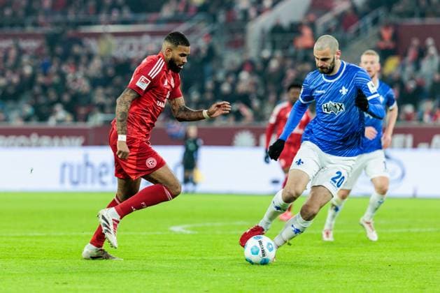 2. Fussball Bundesliga: Fortuna Düsseldorf 1895 - SV Darmstadt 98; 17.01.2025 Zweikampf Jamil Siebert (Fortuna Düsseldorf, 20), Aleksandar Vukotic (SV Darmstadt 98, 20) 2. Fussball Bundesliga: Fortuna Düsseldorf 1895 - SV Darmstadt 98, Düsseldorf, Merkur Spiel-Arena am 17.01.2025 DFL REGULATIONS PROHIBIT ANY USE OF PHOTOGRAPHS AS IMAGE SEQUENCES AND OR QUASI-VIDEO.