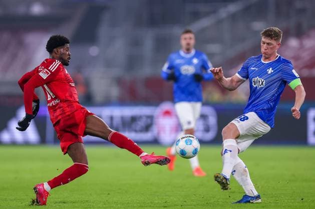 17.01.2025, Fußball, Fortuna Düsseldorf - SV Darmstadt 98, 2.. Fußball Bundesliga, 18. Spieltag, Merkur Spiel-Arena, Saison 2024 2025: Felix Klaus (Fortuna Düsseldorf 11) im Zweikampf gegen Clemens Riedel (SV Darmstadt 38) DFB regulations prohibit any use of photographs as image sequences and or quasi-video. Nordrhein-Westfalen Deutschland