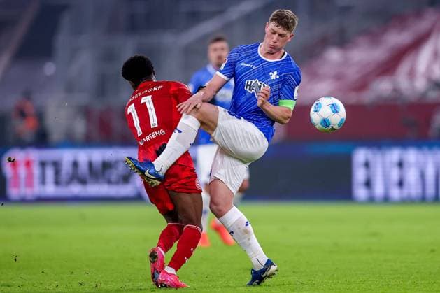 17.01.2025, Fußball, Fortuna Düsseldorf - SV Darmstadt 98, 2.. Fußball Bundesliga, 18. Spieltag, Merkur Spiel-Arena, Saison 2024 2025: Felix Klaus (Fortuna Düsseldorf 11) im Zweikampf gegen Clemens Riedel (SV Darmstadt 38) DFB regulations prohibit any use of photographs as image sequences and or quasi-video. Nordrhein-Westfalen Deutschland