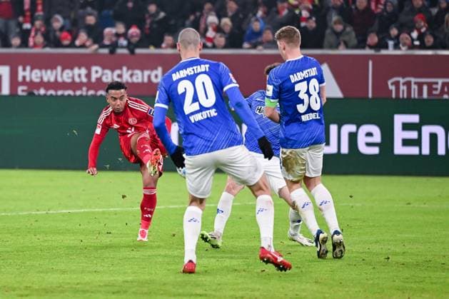 17.01.2025, Fussball, 2. Bundesliga, 18. Spieltag Saison 2024 2025, Fortuna Düsseldorf - SV Darmstadt., Myron Van Brederode (Fortuna Düsseldorf) erzielt das Tor zum 1:0., xRHR-FOTO TKx