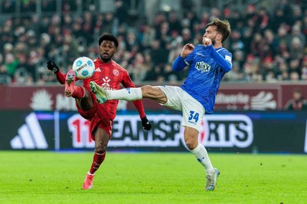 2. Fussball Bundesliga: Fortuna Düsseldorf 1895 - SV Darmstadt 98; 17.01.2025 Zweikampf Moritz Broni Kwarteng (Fortuna Düsseldorf, 11), Killian Julian Corredor (SV Darmstadt 98, 34) 2. Fussball Bundesliga: Fortuna Düsseldorf 1895 - SV Darmstadt 98, Düsseldorf, Merkur Spiel-Arena am 17.01.2025 DFL REGULATIONS PROHIBIT ANY USE OF PHOTOGRAPHS AS IMAGE SEQUENCES AND OR QUASI-VIDEO.