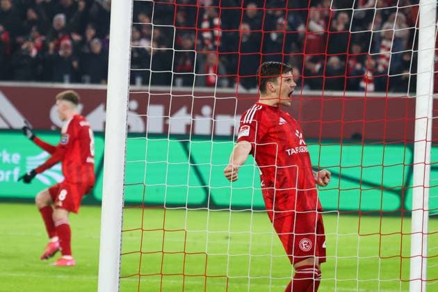 17.01.2025, xfanx, Fussball 2.Bundesliga, Fortuna Duesseldorf - SV Darmstadt 98 emspor, v.l. Dawid Kownacki (Fortuna Düsseldorf) jubelt nach dem Tor zum 1:0 für Fortuna Düsseldorf durch den Torschützen Myron Cedric van Brederode (Fortuna Düsseldorf) (DFL DFB REGULATIONS PROHIBIT ANY USE OF PHOTOGRAPHS as IMAGE SEQUENCES and or QUASI-VIDEO) Duesseldorf