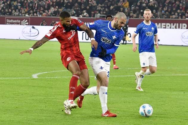 Strafraumszene Aleksandar Vukotic (Darmstadt 20) vereitelt Torchance von Jamil Siebert (Duesseldorf 20) 17.01.2025 Fussball Fortuna Duesseldorf vs SV Darmstadt 98, Merkur Spiel-Arena, Duesseldorf, DFB DFL REGULATIONS PROHIBIT ANY USE OF PHOTOGRAPHS AS IMAGE SEQUENCES AND OR QUASI-VIDEO NRW Germany