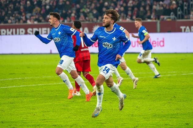 17.01.2025, Fussball: 2. Bundesliga, Saison 2024 2025, 18. Spieltag, Fortuna Duesseldorf vs. SV Darmstadt 98 in der Merkur-Spiel-Arena in Duesseldorf. Kilian Julian Corredor (SV Darmstadt 98, 34) bejubelt sein Tor zum 2:2. Wichtiger Hinweis: Gemaess den Vorgaben der DFL Deutsche Fussball Liga bzw. des DFB Deutscher Fussball-Bund ist es untersagt, in dem Stadion und oder vom Spiel angefertigte Fotoaufnahmen in Form von Sequenzbildern und oder videoaehnlichen Fotostrecken zu verwerten bzw. verwerten zu lassen. Foto: Kirchner-Media TH
