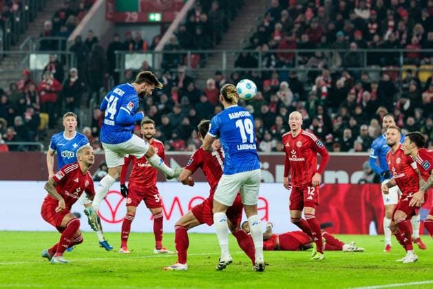 2. Fussball Bundesliga: Fortuna Düsseldorf 1895 - SV Darmstadt 98; 17.01.2025 Killian Julian Corredor (SV Darmstadt 98, 34) köpft zum 2:2 Tor, Kopfball 2. Fussball Bundesliga: Fortuna Düsseldorf 1895 - SV Darmstadt 98, Düsseldorf, Merkur Spiel-Arena am 17.01.2025 DFL REGULATIONS PROHIBIT ANY USE OF PHOTOGRAPHS AS IMAGE SEQUENCES AND OR QUASI-VIDEO.