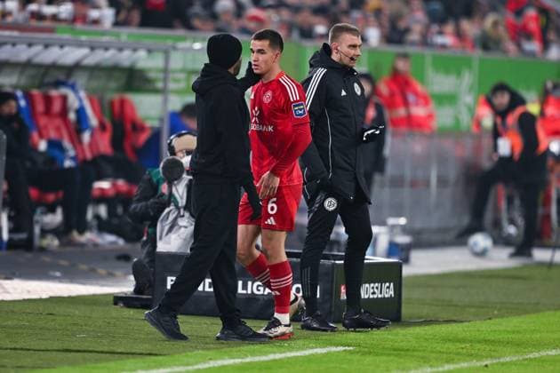 17.01.2025, Fussball, 2. Bundesliga, 18. Spieltag Saison 2024 2025, Fortuna Düsseldorf - SV Darmstadt, Trainer Daniel Thioune (Fortuna Düsseldorf), Giovanni Haag (Fortuna Düsseldorf) xRHR-FOTO TKx