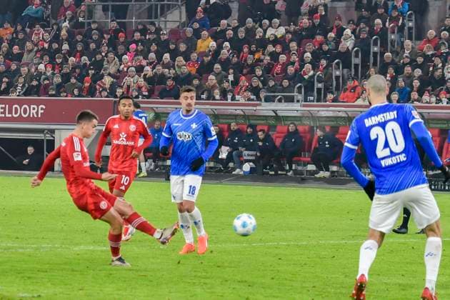 Giovanni Antoine Haag (Duesseldorf 6) erzielt das Tor zum 2:0 17.01.2025 Fussball Fortuna Duesseldorf vs SV Darmstadt 98, Merkur Spiel-Arena, Duesseldorf, DFB DFL REGULATIONS PROHIBIT ANY USE OF PHOTOGRAPHS AS IMAGE SEQUENCES AND OR QUASI-VIDEO NRW Germany