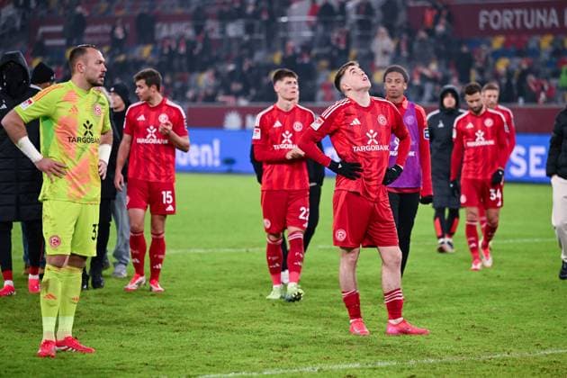 17.01.2025, Fussball, 2. Bundesliga, 18. Spieltag Saison 2024 2025, Fortuna Düsseldorf - SV Darmstadt, Fortuna Düsseldorf ist enttäuscht nach Spielschluss, xRHR-FOTO TKx