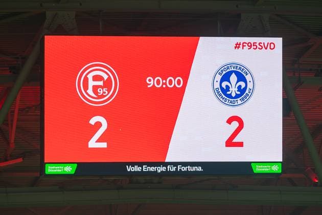 17.01.2025, Fussball: 2. Bundesliga, Saison 2024 2025, 18. Spieltag, Fortuna Duesseldorf vs. SV Darmstadt 98 in der Merkur-Spiel-Arena in Duesseldorf. Das Spiel zwischen Fortuna Duesseldorf und SV Darmstadt 98 endet 2:2. Wichtiger Hinweis: Gemaess den Vorgaben der DFL Deutsche Fussball Liga bzw. des DFB Deutscher Fussball-Bund ist es untersagt, in dem Stadion und oder vom Spiel angefertigte Fotoaufnahmen in Form von Sequenzbildern und oder videoaehnlichen Fotostrecken zu verwerten bzw. verwerten zu lassen. Foto: Kirchner-Media TH