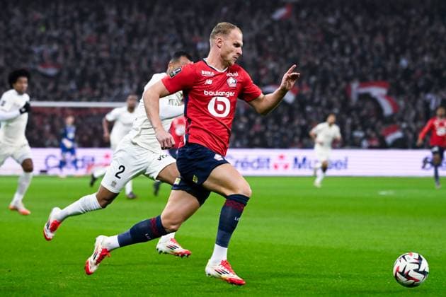 Fußball, OSC Lille - OGC Nizza FOOTBALL : Lille vs Nice - Ligue 1 - 17 01 20225 Mitchel Bakker ( 20 - Lille ) during the Ligue 1 match between Lille OSC and OGC Nice at Stade Pierre Mauroy on January 17 , 2025 in Lille, France. ( Photo by Dante Badano PsnewZ ) - LilleFrance  Copyright: xDantexBadanox