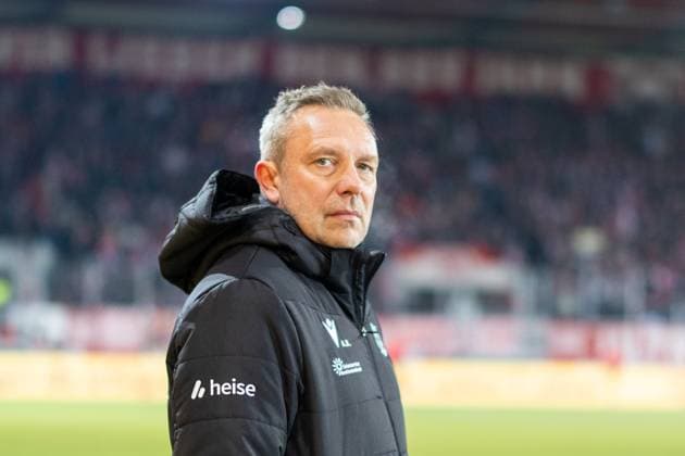 17.01.2025, Fussball, GER, Saison, 2.Liga, Saision 2024 2025, 18. Spieltag, SSV Jahn Regensburg - Hannover 96 Andre Breitenreiter (Trainer Hannover 96) DFL REGULATIONS PROHIBIT ANY USE OF PHOTOGRAPHS AS IMAGE SEQUENCES AND OR QUASI-VIDEO.