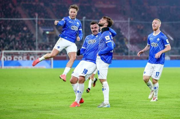 17.01.2025, Fußball, Fortuna Düsseldorf - SV Darmstadt 98, 2.. Fußball Bundesliga, 18. Spieltag, Merkur Spiel-Arena, Saison 2024 2025: Torjubel nach dem 2:2 Ausgleich durch Torschütze Killian Corredor (SV Darmstadt 34) DFB regulations prohibit any use of photographs as image sequences and or quasi-video. Nordrhein-Westfalen Deutschland