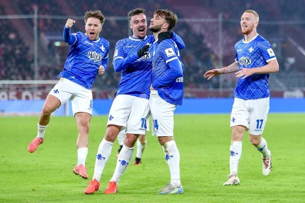 17.01.2025, Fußball, Fortuna Düsseldorf - SV Darmstadt 98, 2.. Fußball Bundesliga, 18. Spieltag, Merkur Spiel-Arena, Saison 2024 2025: Torjubel nach dem 2:2 Ausgleich durch Torschütze Killian Corredor (SV Darmstadt 34) DFB regulations prohibit any use of photographs as image sequences and or quasi-video. Nordrhein-Westfalen Deutschland