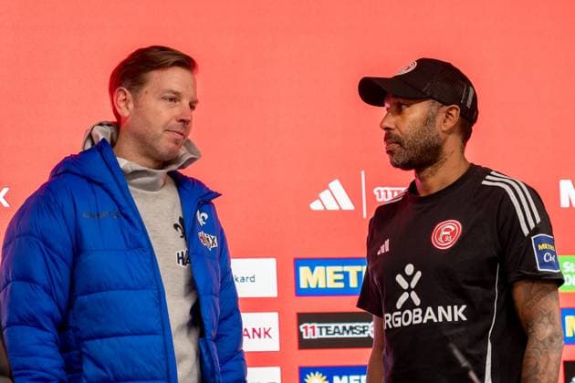 17.01.2025, Fussball: 2. Bundesliga, Saison 2024 2025, 18. Spieltag, Fortuna Duesseldorf vs. SV Darmstadt 98 in der Merkur-Spiel-Arena in Duesseldorf. Florian Kohfeldt(SV Darmstadt 98, Trainer) und Daniel Thioune (Fortuna Duesseldorf, Cheftrainer) im lockeren Gespraech nach der Pressekonferenz. Wichtiger Hinweis: Gemaess den Vorgaben der DFL Deutsche Fussball Liga bzw. des DFB Deutscher Fussball-Bund ist es untersagt, in dem Stadion und oder vom Spiel angefertigte Fotoaufnahmen in Form von Sequenzbildern und oder videoaehnlichen Fotostrecken zu verwerten bzw. verwerten zu lassen. Foto: Kirchner-Media TH