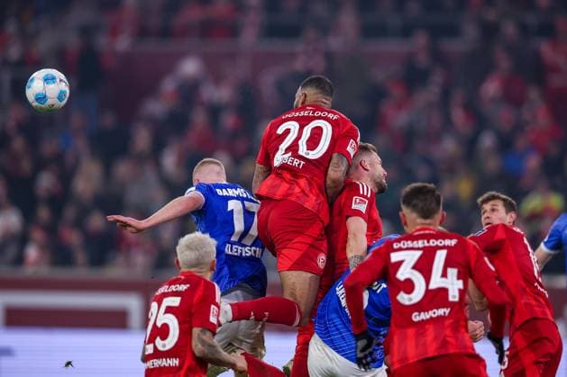 17.01.2025, Fußball, Fortuna Düsseldorf - SV Darmstadt 98, 2.. Fußball Bundesliga, 18. Spieltag, Merkur Spiel-Arena, Saison 2024 2025: Kopfballaktion Jamil Siebert (Fortuna Düsseldorf 20) im Strafraum DFB regulations prohibit any use of photographs as image sequences and or quasi-video. Nordrhein-Westfalen Deutschland