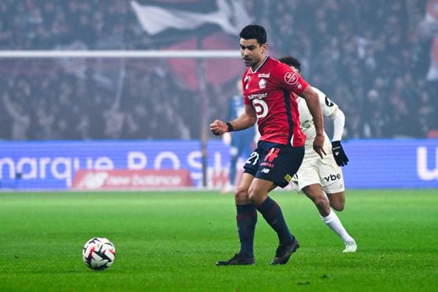 Fußball, OSC Lille - OGC Nizza FOOTBALL : Lille vs Nice - Ligue 1 - 17 01 20225 Benjamin Andre ( 21 - Lille ) during the Ligue 1 match between Lille OSC and OGC Nice at Stade Pierre Mauroy on January 17 , 2025 in Lille, France. ( Photo by Dante Badano PsnewZ ) - LilleFrance  Copyright: xDantexBadanox