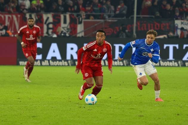 17.01.2025, xfanx, Fussball 2.Bundesliga, Fortuna Duesseldorf - SV Darmstadt 98 emspor, v.l. im Zweikampf Myron Cedric van Brederode (Fortuna Düsseldorf) und Luca Marseiler (SV Darmstadt 98) (DFL DFB REGULATIONS PROHIBIT ANY USE OF PHOTOGRAPHS as IMAGE SEQUENCES and or QUASI-VIDEO) Duesseldorf
