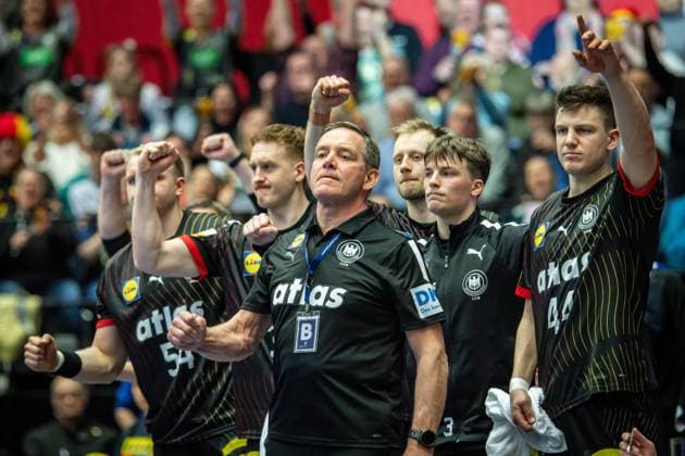 Sport Bilder des Tages Handball Herning 17.01.2025 IHF Handball World Championship, WM, Weltmeisterschaft Vorrunde Schweiz (SUI) - Deutschland (GER) Jubel Deutschland Alfred Gislason (Deutschland, Trainer)