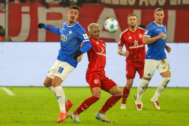 17.01.2025, xfanx, Fussball 2.Bundesliga, Fortuna Duesseldorf - SV Darmstadt 98 emspor, v.l. im Zweikampf Philipp Förster Foerster (SV Darmstadt 98) und Matthias Zimmermann (Fortuna Düsseldorf) (DFL DFB REGULATIONS PROHIBIT ANY USE OF PHOTOGRAPHS as IMAGE SEQUENCES and or QUASI-VIDEO) Duesseldorf