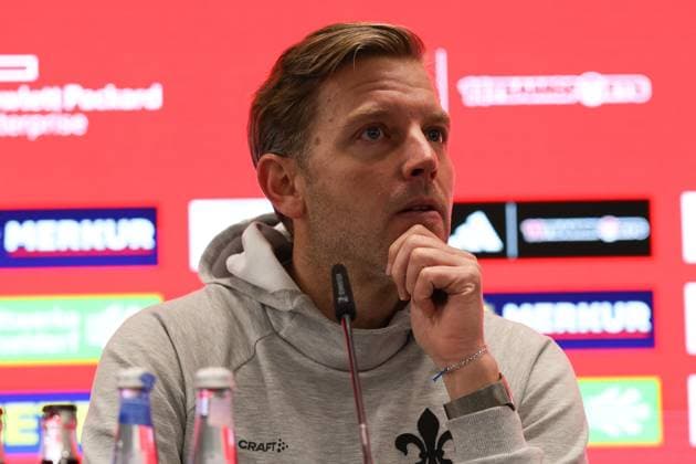 17.01.2025, xfanx, Fussball 2.Bundesliga, Fortuna Duesseldorf - SV Darmstadt 98 emspor, v.l. Cheftrainer Florian Kohfeldt (SV Darmstadt 98) bei der Pressekonferenz nach dem Spiel (DFL DFB REGULATIONS PROHIBIT ANY USE OF PHOTOGRAPHS as IMAGE SEQUENCES and or QUASI-VIDEO) Duesseldorf