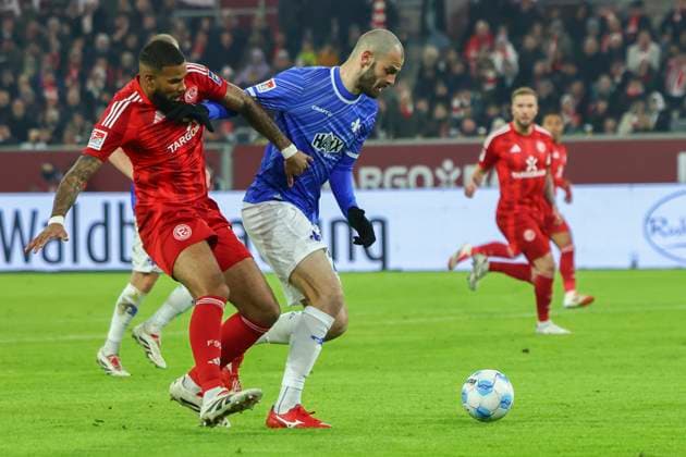 GER, 2. FBL. Fortuna Duesseldorf vs. SV Darmstadt 98 17.01.2025, Merkur Spiel-Arena, Duesseldorf, GER, 2. FBL. Fortuna Duesseldorf vs. SV Darmstadt 98, im Bild: Jamil Siebert (Fortuna Duesseldorf 20), im Zweikampf gegen Aleksandar VukotiÄ‡ (Darmstadt 98 20),