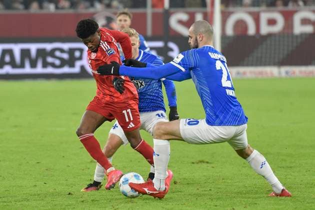 v. li. im Zweikampf Moritz Kwarteng (Duesseldorf 11) Aleksandar Vukotic (Darmstadt 20) 17.01.2025 Fussball Fortuna Duesseldorf vs SV Darmstadt 98, Merkur Spiel-Arena, Duesseldorf, DFB DFL REGULATIONS PROHIBIT ANY USE OF PHOTOGRAPHS AS IMAGE SEQUENCES AND OR QUASI-VIDEO NRW Germany