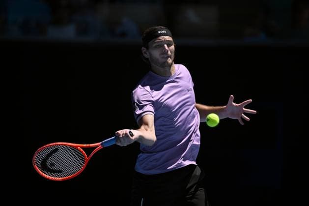 TENNIS AUSTRALIAN OPEN, Taylor Fritz of USA returns during his round three match against Gael Monfils of France during the 2025 Australian Open at Melbourne Park in Melbourne, Saturday, January 18, 2025. ( NO ARCHIVING, EDITORIAL USE ONLY, NO USE IN BOOKS WITHOUT CONSENT MELBOURNE VICTORIA AUSTRALIA  Copyright: xJAMESxROSSx 20250118115420765711