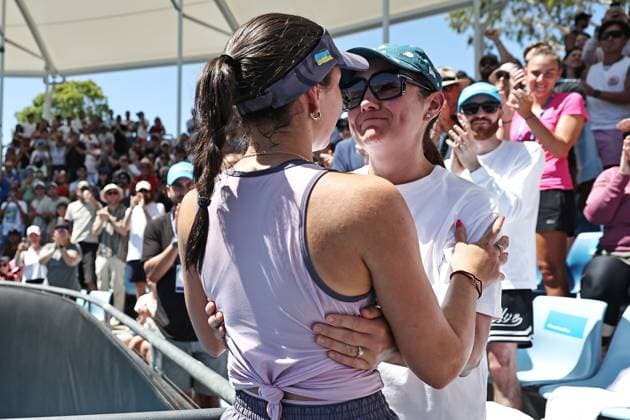 Eva Lys, GER, with her mother after third round of 2025 Australian Open in Melbourne, 18 01 2025; -
