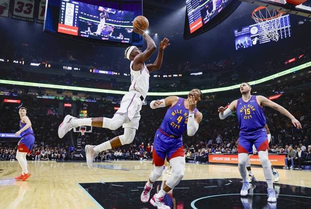 Sport Themen der Woche KW03 Sport Bilder des Tages January 17, 2025, Miami, Florida, USA: The Miami Heat s Jimmy Butler (22) attempts to score as the Denver Nuggets Russell Westbrook (4) defends in the first half at the Kaseya Center on Friday, Jan. 17, 2025, in Miami. Miami USA - ZUMAm67_ 0795391966st Copyright: xAlxDiazx