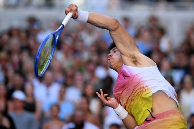TENNIS AUSTRALIAN OPEN, Ben Shelton of USA reacts during his round three match against Lorenzo Musetti of Italy during the 2025 Australian Open at Melbourne Park in Melbourne, Saturday, January 18, 2025. ( NO ARCHIVING, EDITORIAL USE ONLY, NO USE IN BOOKS WITHOUT CONSENT MELBOURNE VICTORIA AUSTRALIA  Copyright: xLUKASxCOCHx 20250118153608807867