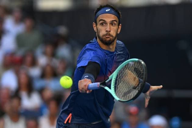 TENNIS AUSTRALIAN OPEN, Lorenzo Musetti of Italy returns during his round three match against Ben Shelton of USA during the 2025 Australian Open at Melbourne Park in Melbourne, Saturday, January 18, 2025. ( NO ARCHIVING, EDITORIAL USE ONLY, NO USE IN BOOKS WITHOUT CONSENT MELBOURNE VICTORIA AUSTRALIA  Copyright: xLUKASxCOCHx 20250118143665765133