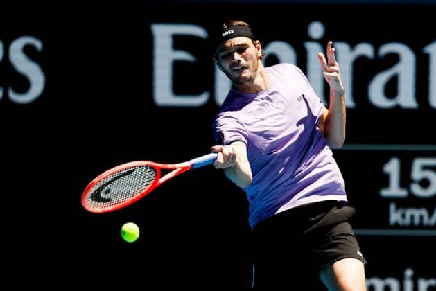 January 18, 2025: MELBOURNE, AUSTRALIA - JANUARY 18: Taylor Fritz of USA hits a forehand whilst playing against Gael Monfils of France on day seven of the 2025 Australian Open at Melbourne Park on January 18, 2025 in Melbourne, Australia. - ZUMAp121 20250118_zsp_p121_043 Copyright: xChrisxPutnamx