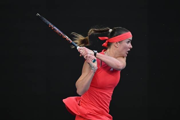 TENNIS AUSTRALIAN OPEN, Elina Svitolina of Ukraine returns during her round three match against Jasmine Paolini of Italy of Ukraine during the 2025 Australian Open at Melbourne Park in Melbourne, Saturday, January 18, 2025. ( NO ARCHIVING, EDITORIAL USE ONLY, NO USE IN BOOKS WITHOUT CONSENT MELBOURNE VICTORIA AUSTRALIA  Copyright: xJAMESxROSSx 20250118155286883908