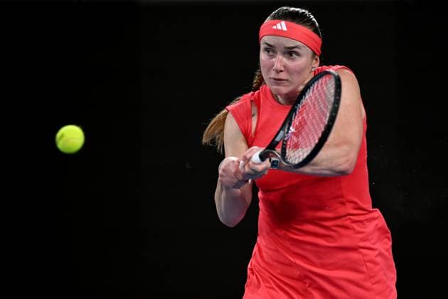 TENNIS AUSTRALIAN OPEN, Elina Svitolina of Ukraine returns during her round three match against Jasmine Paolini of Italy of Ukraine during the 2025 Australian Open at Melbourne Park in Melbourne, Saturday, January 18, 2025. ( NO ARCHIVING, EDITORIAL USE ONLY, NO USE IN BOOKS WITHOUT CONSENT MELBOURNE VICTORIA AUSTRALIA  Copyright: xJAMESxROSSx 20250118177566318620