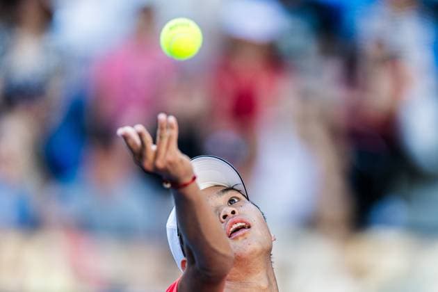 (250118) -- MELBOURNE, Jan. 18, 2025 -- Learner Tien serves during the men s singles 3rd round match between Learner Tien of the United States and Corentin Moutet of France at Australian Open tennis tournament in Melbourne, Australia, Jan. 18, 2025. (Photo by Xinhua) (SP)AUSTRALIA-MELBOURNE-TENNIS-AUSTRALIAN OPEN-DAY 7 HuxJingchen 