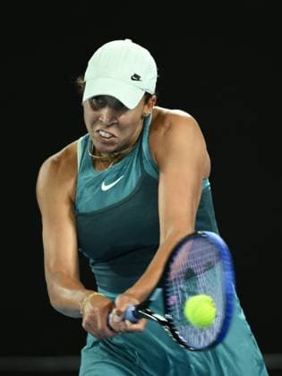 TENNIS AUSTRALIAN OPEN, Madison Keys of USA returns during her round three match against Danielle Collins of USA during the 2025 Australian Open at Melbourne Park in Melbourne, Saturday, January 18, 2025. ( NO ARCHIVING, EDITORIAL USE ONLY, NO USE IN BOOKS WITHOUT CONSENT MELBOURNE VICTORIA AUSTRALIA  Copyright: xJOELxCARRETTx 20250118181388476541