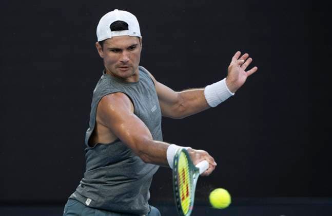 (250118) -- MELBOURNE, Jan. 18, 2025 -- Marcos Giron hits a return during the men s singles 3rd round match between Jannik Sinner of Italy and Marcos Giron of the United States at Australian Open tennis tournament in Melbourne, Australia, Jan. 18, 2025. ) (SP)AUSTRALIA-MELBOURNE-TENNIS-AUSTRALIAN OPEN-DAY 7 LuixSiuxWai 