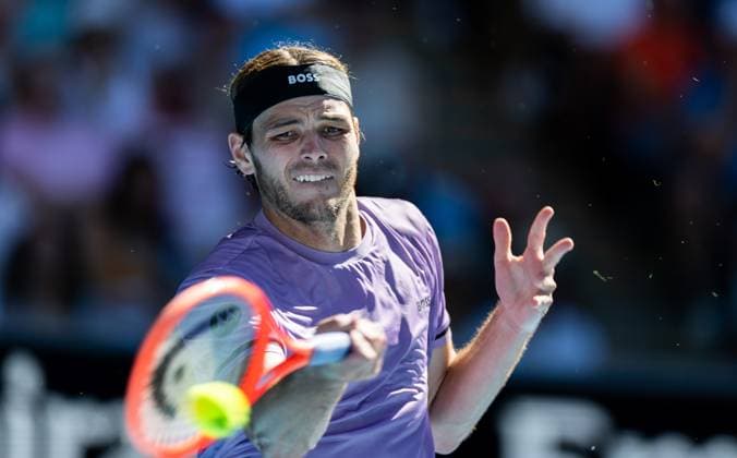 (250118) -- MELBOURNE, Jan. 18, 2025 -- Taylor Fritz hits a return during the men s singles 3rd round match between Taylor Fritz of the United States and Gael Monfils of France at Australian Open tennis tournament in Melbourne, Australia, Jan. 18, 2025. (Photo by Xinhua) (SP)AUSTRALIA-MELBOURNE-TENNIS-AUSTRALIAN OPEN-DAY 7 HuxJingchen 