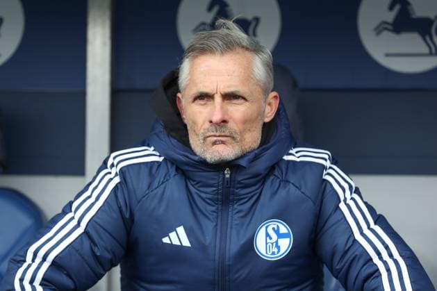 18.01.2025, xtgx, Fussball - 2.Bundesliga, Eintracht Braunschweig - FC Schalke 04 emspor, v.l. Kees van Wonderen (Schalke, Trainer) (DFL DFB REGULATIONS PROHIBIT ANY USE OF PHOTOGRAPHS as IMAGE SEQUENCES and or QUASI-VIDEO) Braunschweig