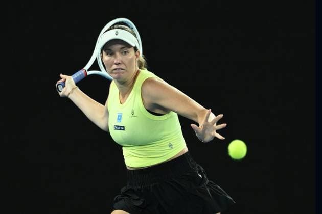 TENNIS AUSTRALIAN OPEN, Danielle Collins of USA returns during her round three match against Madison Keys of USA during the 2025 Australian Open at Melbourne Park in Melbourne, Saturday, January 18, 2025. ( NO ARCHIVING, EDITORIAL USE ONLY, NO USE IN BOOKS WITHOUT CONSENT MELBOURNE VICTORIA AUSTRALIA  Copyright: xJOELxCARRETTx 20250118181949279901