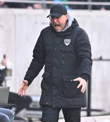 18.01.2025 - Fussball - Saison 2024 2025 - 2. Fussball - Bundesliga - 18. Spieltag: SC Preußen Preussen Münster SCP - SpVgg Greuther Fürth ( Kleeblatt ) - Sportfoto Zink - xwoxzix - DFL regulations prohibit any use of photographs as image sequences and or quasi-video - only for editorial use - Sascha Hildmann (Trainer Preußen Münster ) ruft schreit brüllt