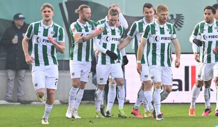 18.01.2025 - Fussball - Saison 2024 2025 - 2. Fussball - Bundesliga - 18. Spieltag: SC Preußen Preussen Münster SCP - SpVgg Greuther Fürth ( Kleeblatt ) - Sportfoto Zink - xwoxzix - DFL regulations prohibit any use of photographs as image sequences and or quasi-video - only for editorial use - Torjubel Jubel Freude nach Treffer Tor Torschuß zum 1:0 durch Joshua Mees (8, Preußen Münster ) -