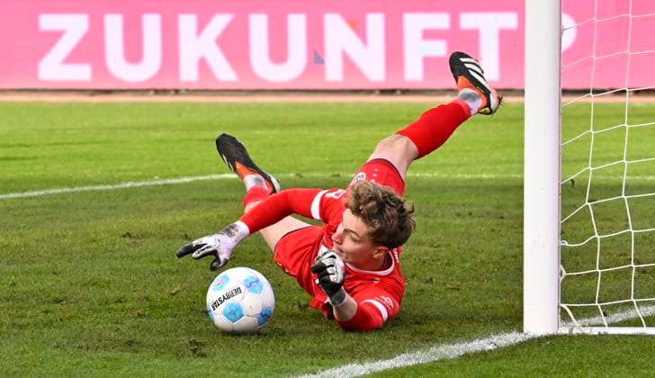 Sport Bilder des Tages 18.01.2025 - Fussball - Saison 2024 2025 - 2. Fussball - Bundesliga - 18. Spieltag: SC Preußen Preussen Münster SCP - SpVgg Greuther Fürth ( Kleeblatt ) - Sportfoto Zink - xwoxzix - DFL regulations prohibit any use of photographs as image sequences and or quasi-video - only for editorial use - Johannes Schenk (1, Preußen Münster )