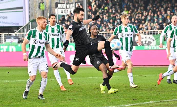 18.01.2025 - Fussball - Saison 2024 2025 - 2. Fussball - Bundesliga - 18. Spieltag: SC Preußen Preussen Münster SCP - SpVgg Greuther Fürth ( Kleeblatt ) - Sportfoto Zink - xwoxzix - DFL regulations prohibit any use of photographs as image sequences and or quasi-video - only for editorial use - Niko Gießelmann Giesselmann (17, SpVgg Greuther Fürth ) erzielt Treffer Tor Torschuß zum 1:1 -
