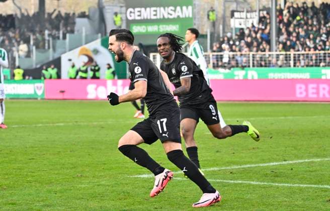 18.01.2025 - Fussball - Saison 2024 2025 - 2. Fussball - Bundesliga - 18. Spieltag: SC Preußen Preussen Münster SCP - SpVgg Greuther Fürth ( Kleeblatt ) - Sportfoto Zink - xwoxzix - DFL regulations prohibit any use of photographs as image sequences and or quasi-video - only for editorial use - Torjubel Jubel Freude nach Treffer Tor Torschuß zum 1:1 durch Niko Gießelmann Giesselmann (17, SpVgg Greuther Fürth ) -
