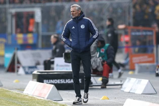 18.01.2025, xtgx, Fussball - 2.Bundesliga, Eintracht Braunschweig - FC Schalke 04 emspor, v.l. Kees van Wonderen (Schalke, Trainer) (DFL DFB REGULATIONS PROHIBIT ANY USE OF PHOTOGRAPHS as IMAGE SEQUENCES and or QUASI-VIDEO) Braunschweig