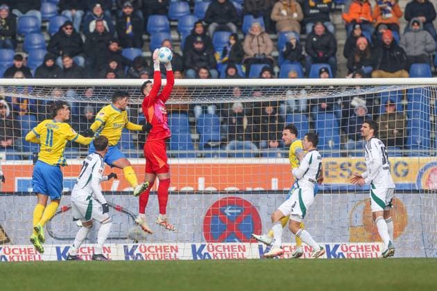 18.01.2025, Fussball, 2. Bundesliga, 18. Spieltag, Saison 2024 2025, Eintracht Braunschweig - FC Schalke 04, Justin Heekeren (FC Schalke 04) Braunschweig Eintracht Stadion Niedersachsen Deutschland xRHR-FOTO TRx