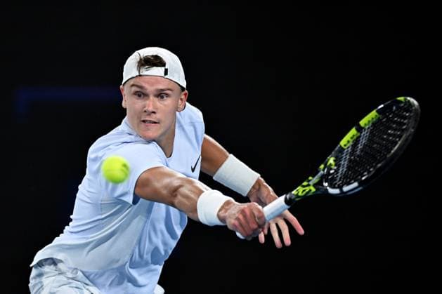 Sport Themen der Woche KW03 Sport Bilder des Tages TENNIS AUSTRALIAN OPEN, Holger Rune of Denmark returns during his round three match against Miomir Kecmanovic of Serbia during the 2025 Australian Open at Melbourne Park in Melbourne, Saturday, January 18, 2025. ( NO ARCHIVING, EDITORIAL USE ONLY, NO USE IN BOOKS WITHOUT CONSENT MELBOURNE VICTORIA AUSTRALIA  Copyright: xJAMESxROSSx 20250118179172371260